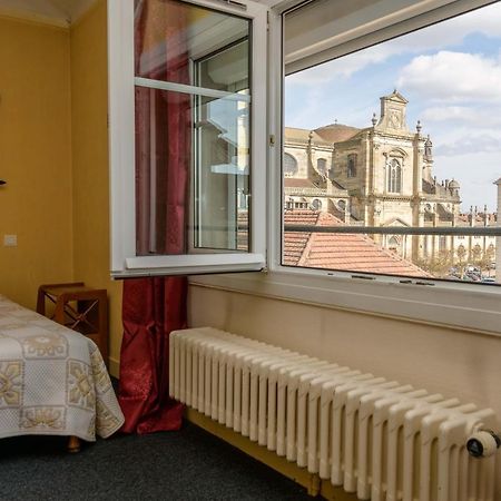Hotel De La Cloche Sp Реймс Экстерьер фото