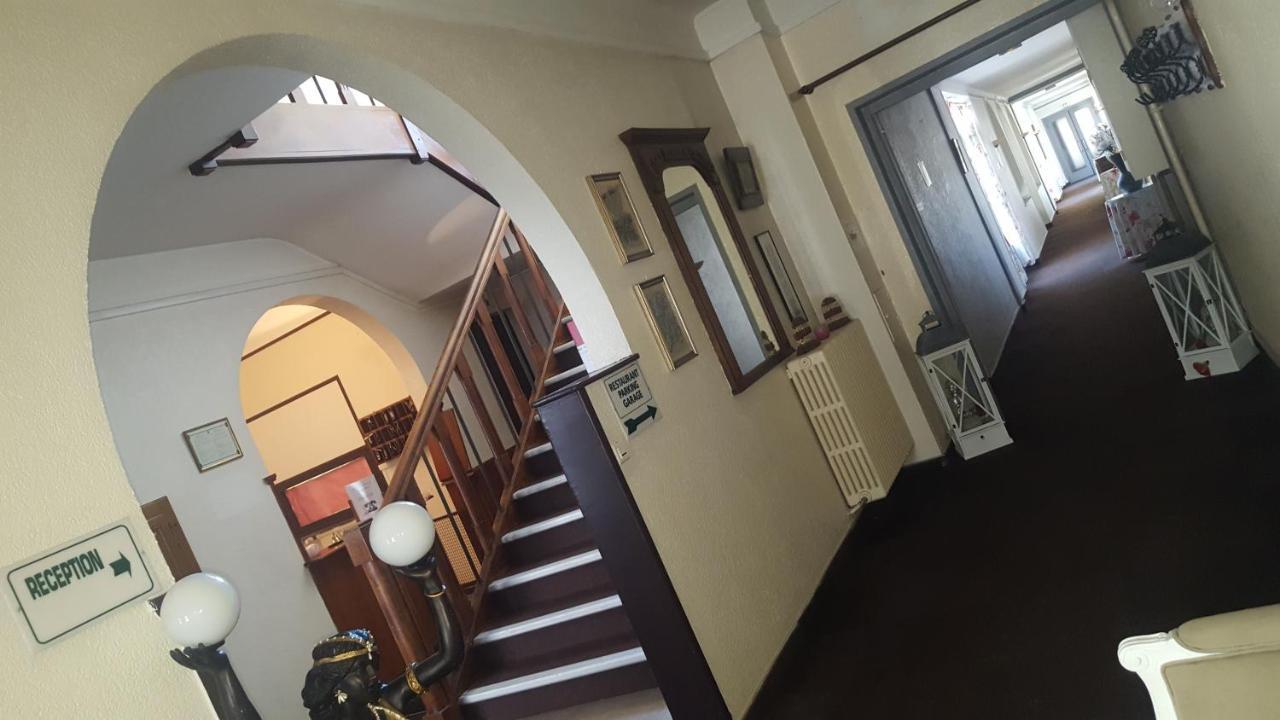 Hotel De La Cloche Sp Реймс Экстерьер фото