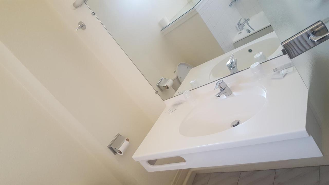 Hotel De La Cloche Sp Реймс Экстерьер фото