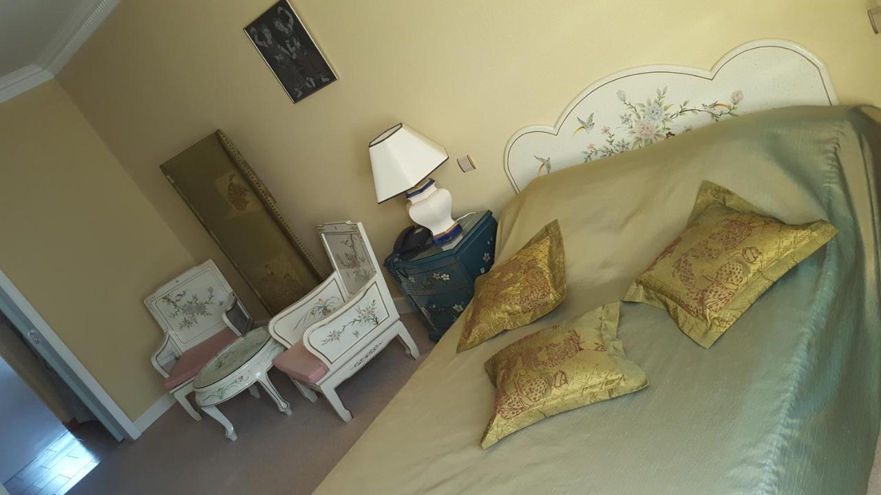 Hotel De La Cloche Sp Реймс Экстерьер фото