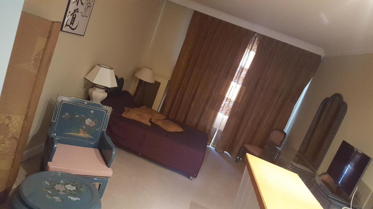 Hotel De La Cloche Sp Реймс Экстерьер фото
