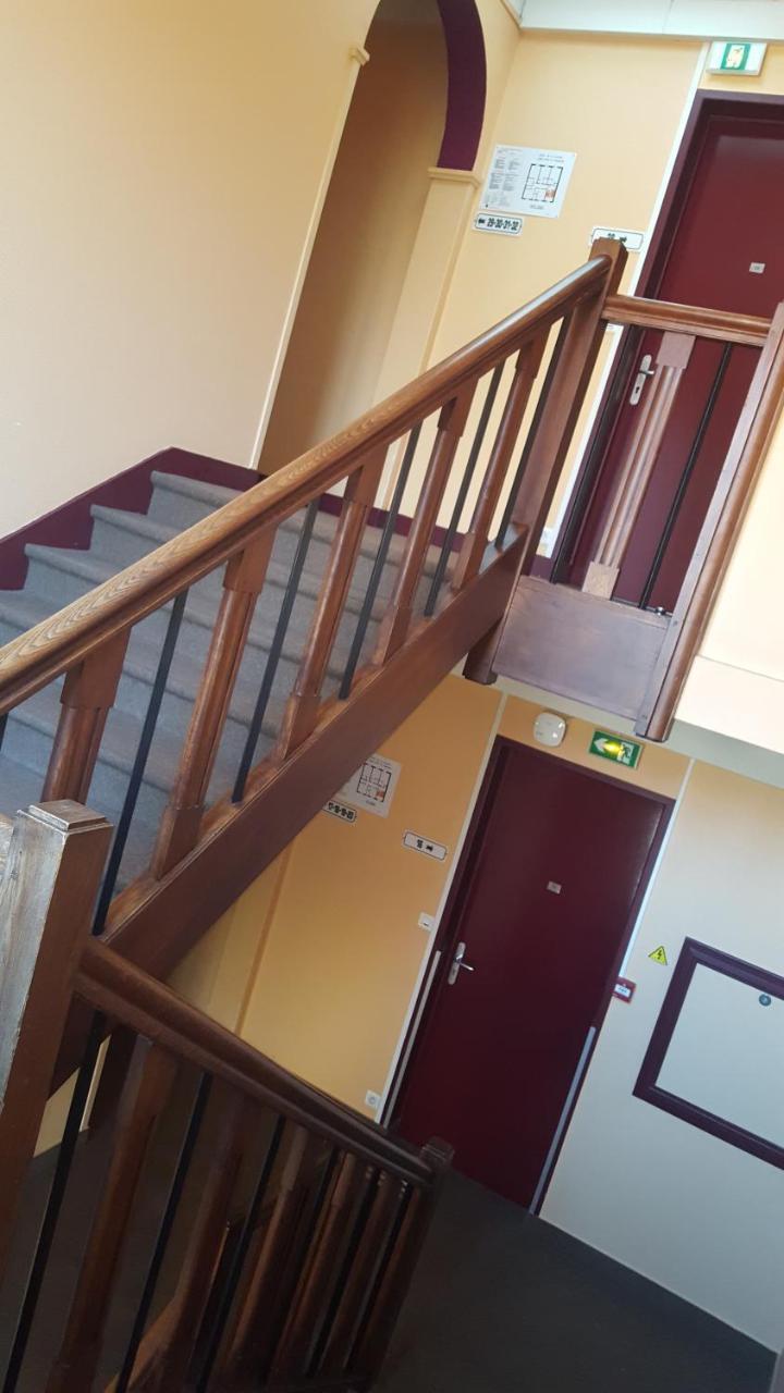 Hotel De La Cloche Sp Реймс Экстерьер фото