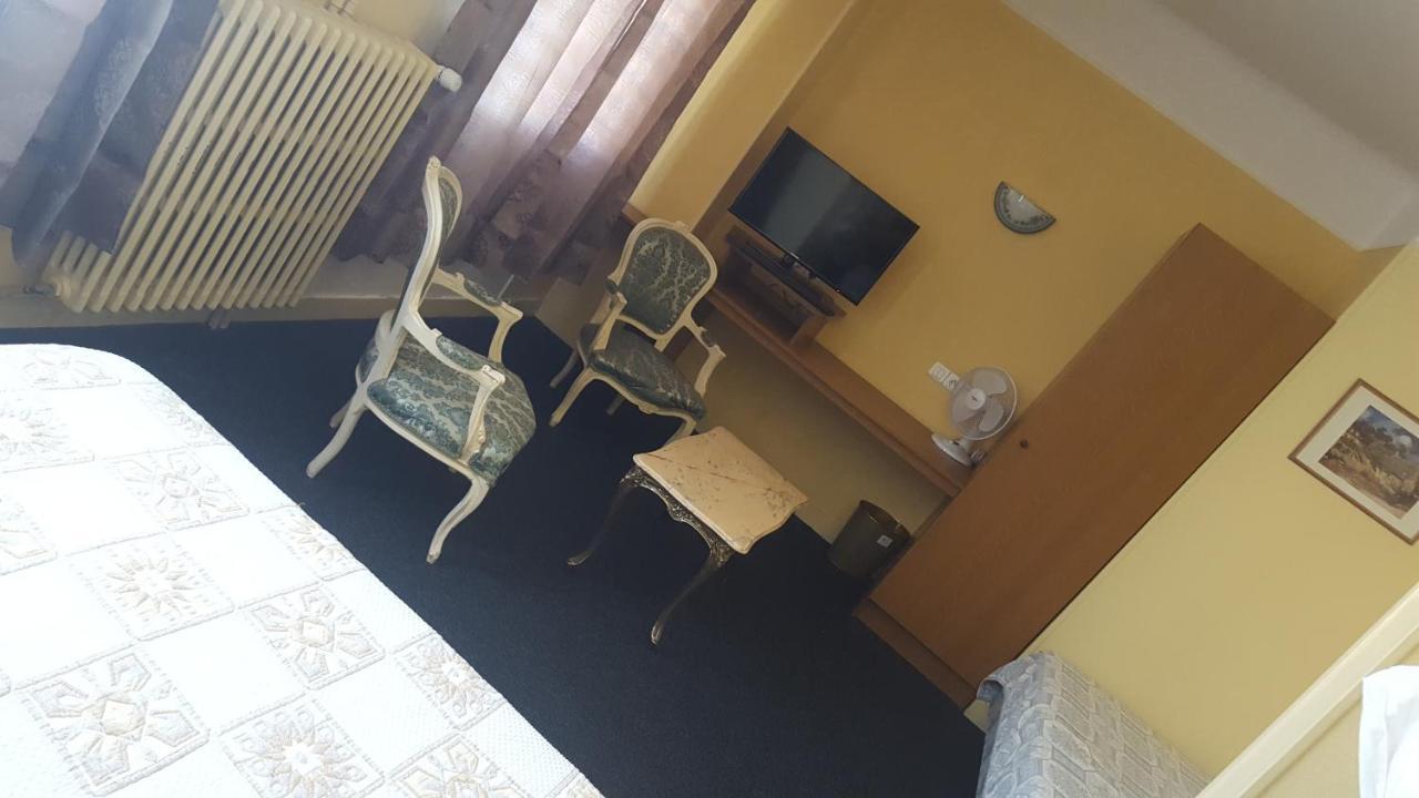 Hotel De La Cloche Sp Реймс Экстерьер фото