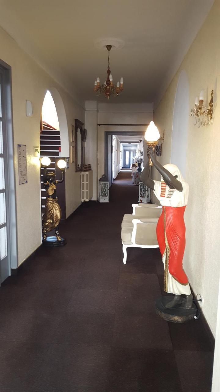 Hotel De La Cloche Sp Реймс Экстерьер фото