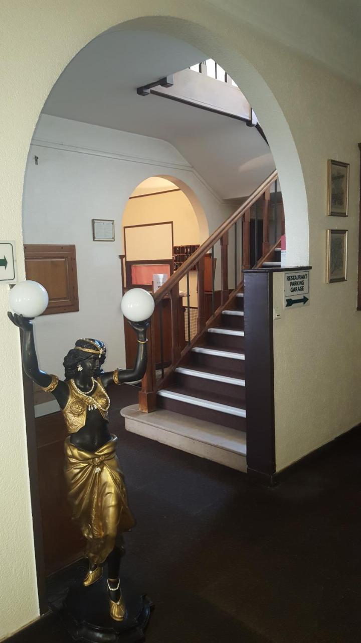 Hotel De La Cloche Sp Реймс Экстерьер фото