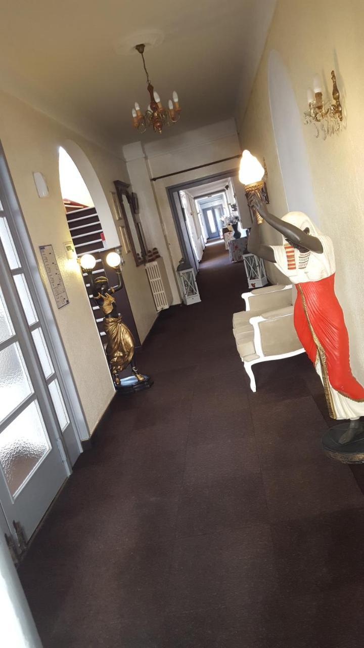 Hotel De La Cloche Sp Реймс Экстерьер фото
