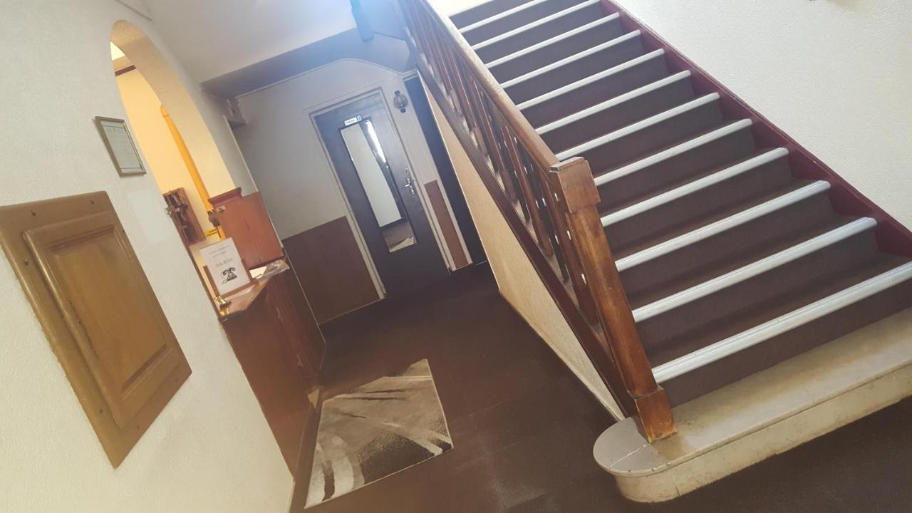 Hotel De La Cloche Sp Реймс Экстерьер фото