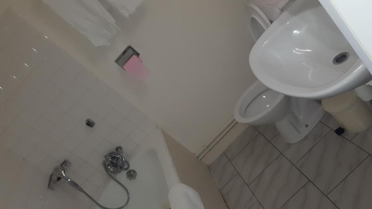 Hotel De La Cloche Sp Реймс Экстерьер фото