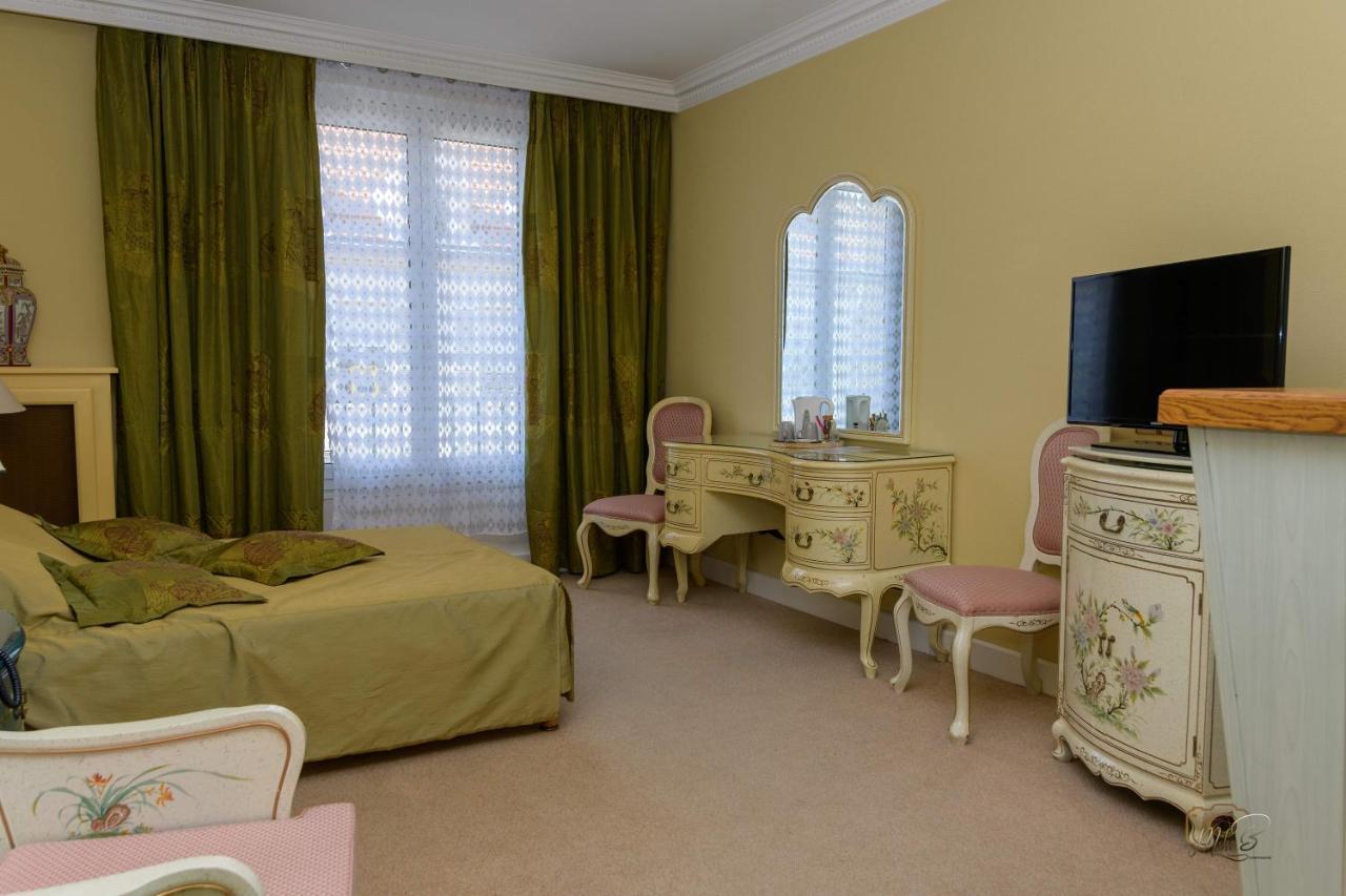 Hotel De La Cloche Sp Реймс Экстерьер фото