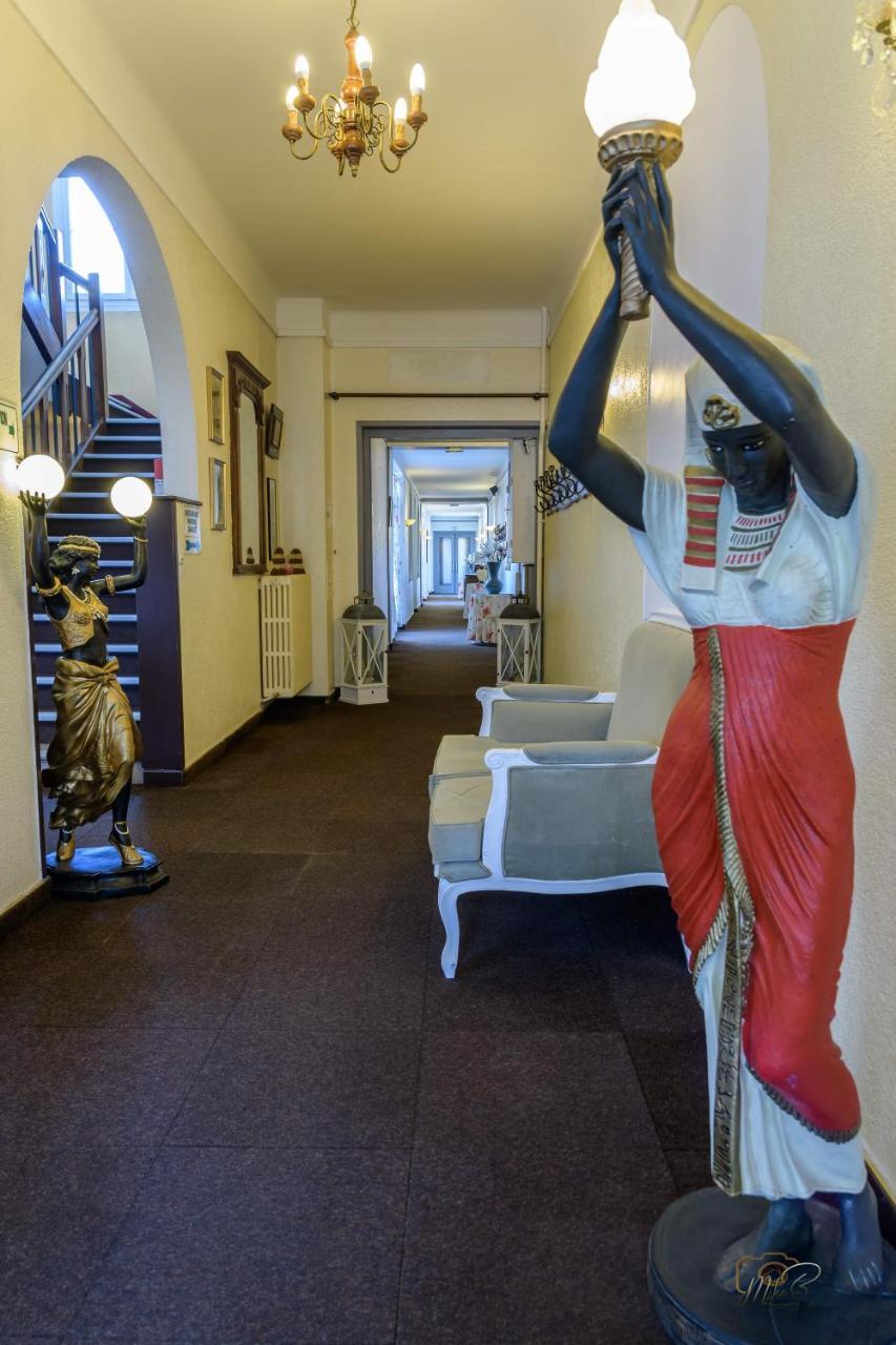 Hotel De La Cloche Sp Реймс Экстерьер фото